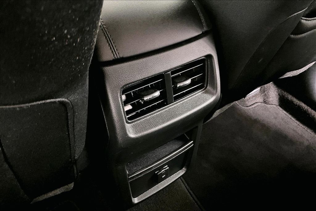 Used 2020 Ford Edge SE image 33