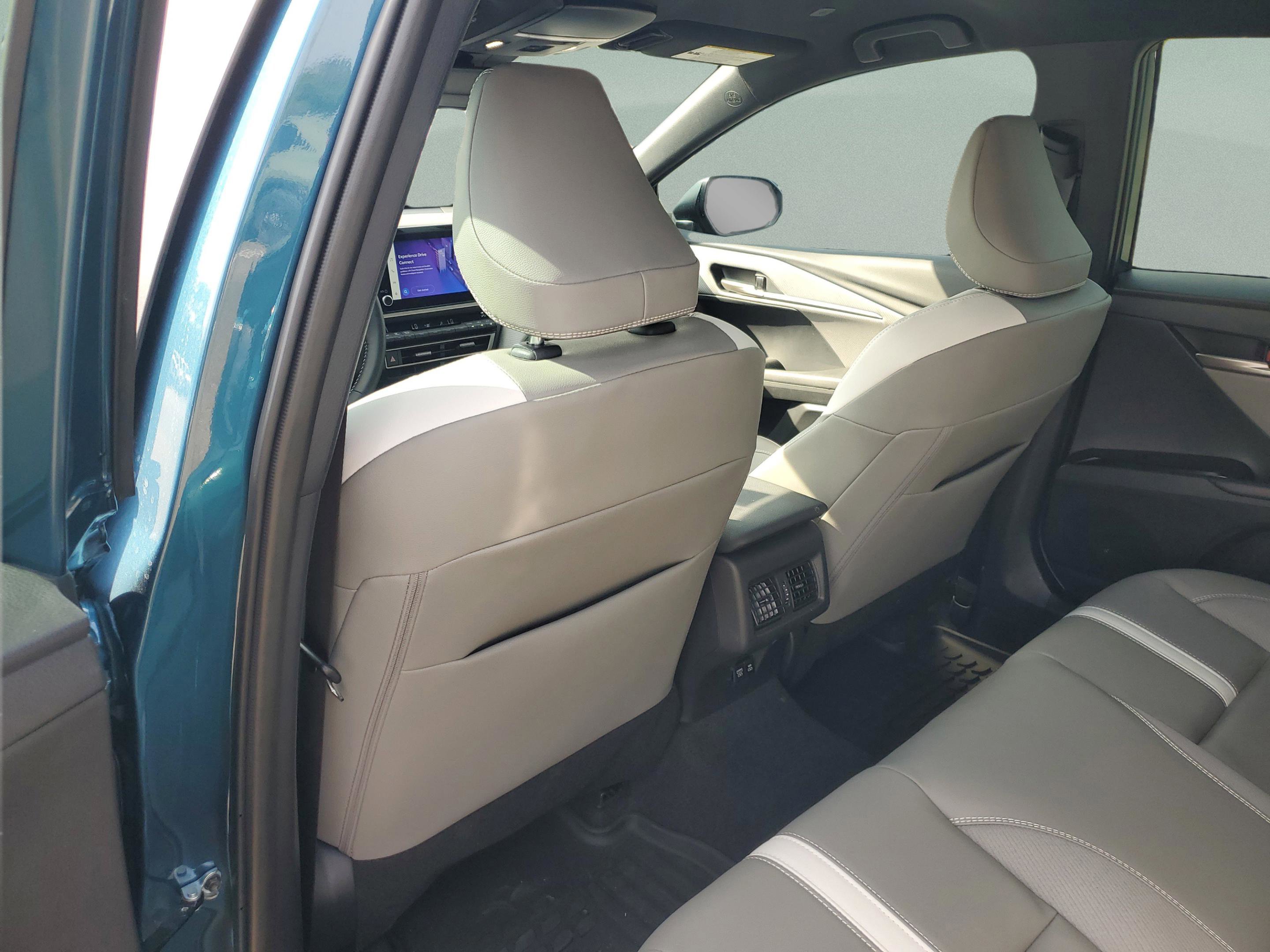 Used 2025 Toyota Camry SE image 8