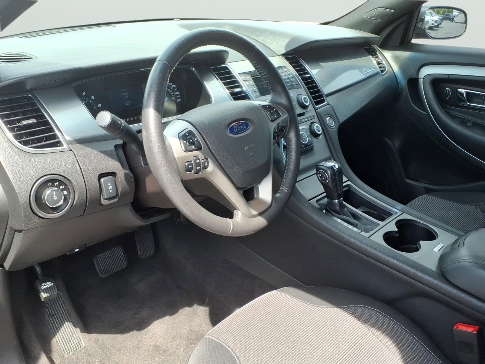 Used 2018 Ford Taurus SEL FWD image 7