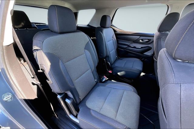 Used 2021 Chevrolet Traverse LT image 25