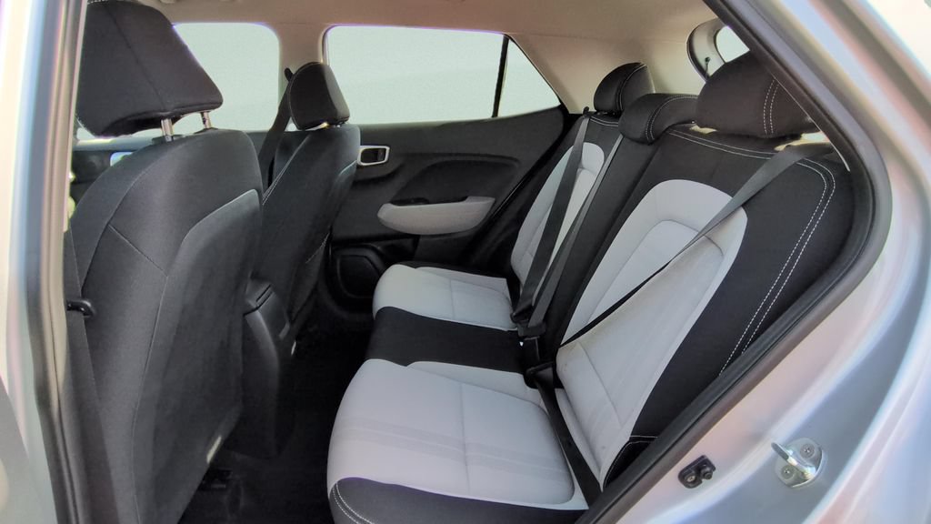 Certified 2021 Hyundai Venue SEL FWD image 9