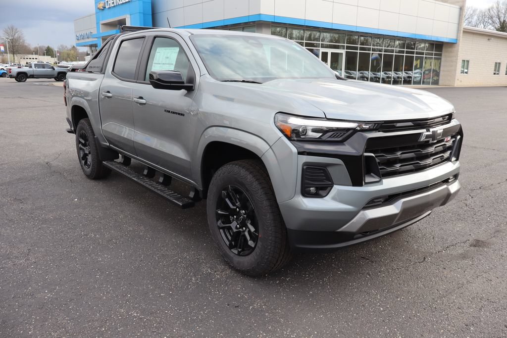 New 2026 Chevrolet Colorado Z71 w/ Midnight Edition AWD/4WD image 2