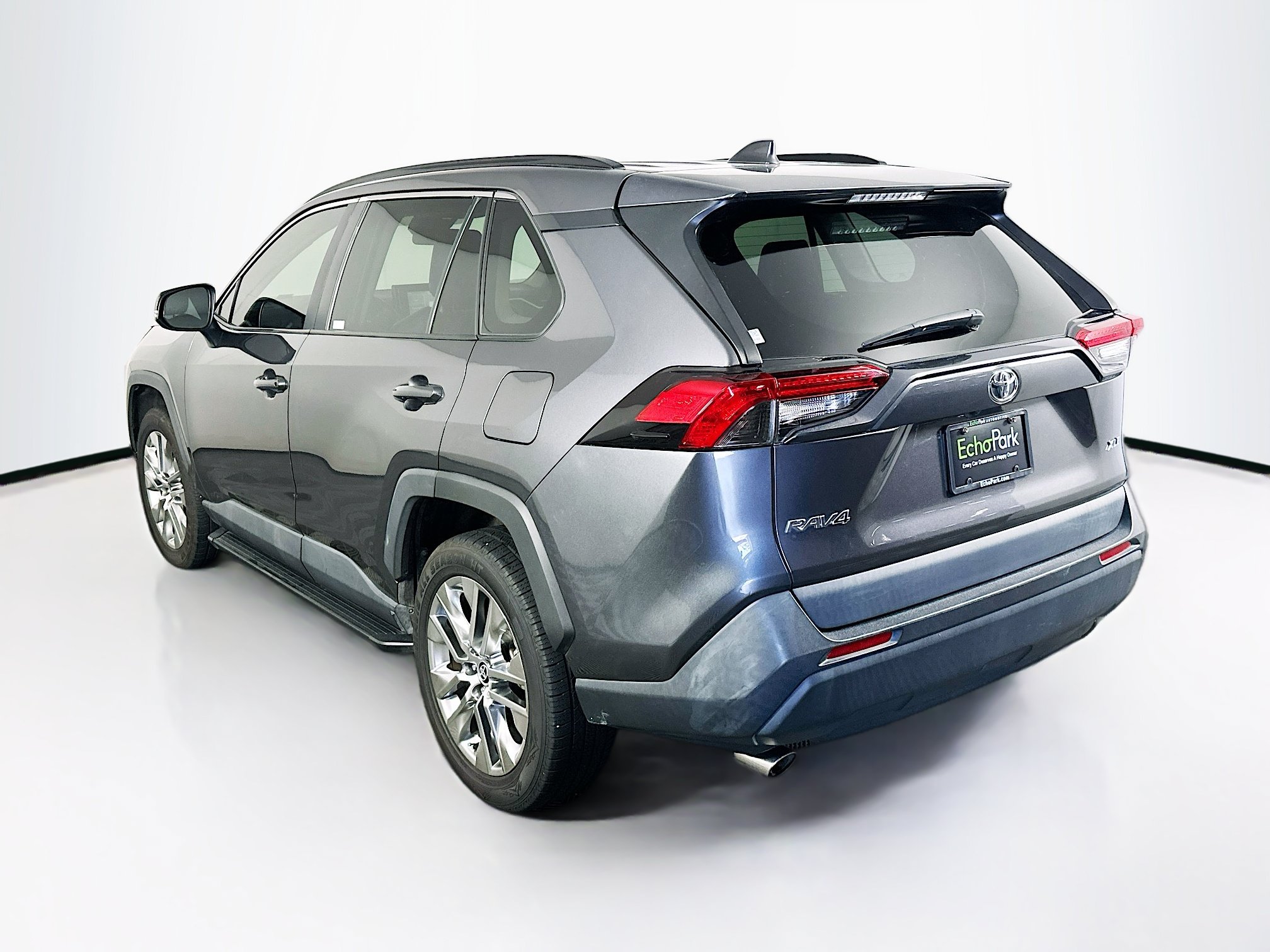 Used 2021 Toyota RAV4 XLE Premium FWD image 5