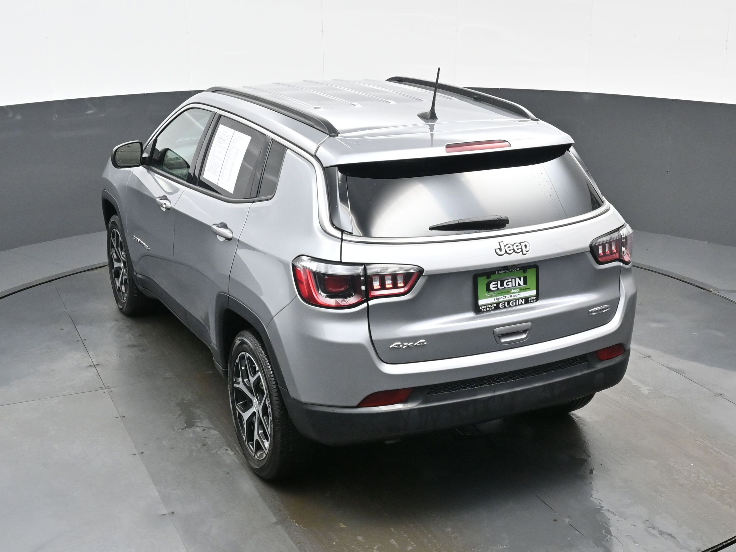 Used 2024 Jeep Compass Latitude AWD/4WD image 35