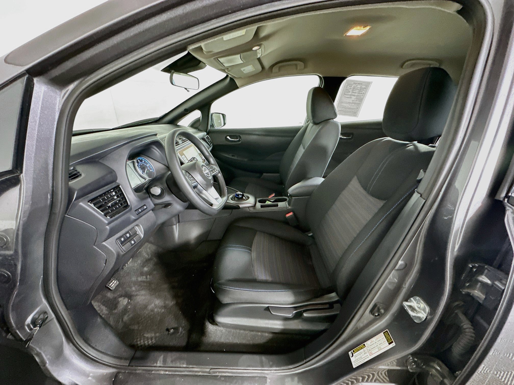 Used 2025 Nissan Leaf S FWD image 13