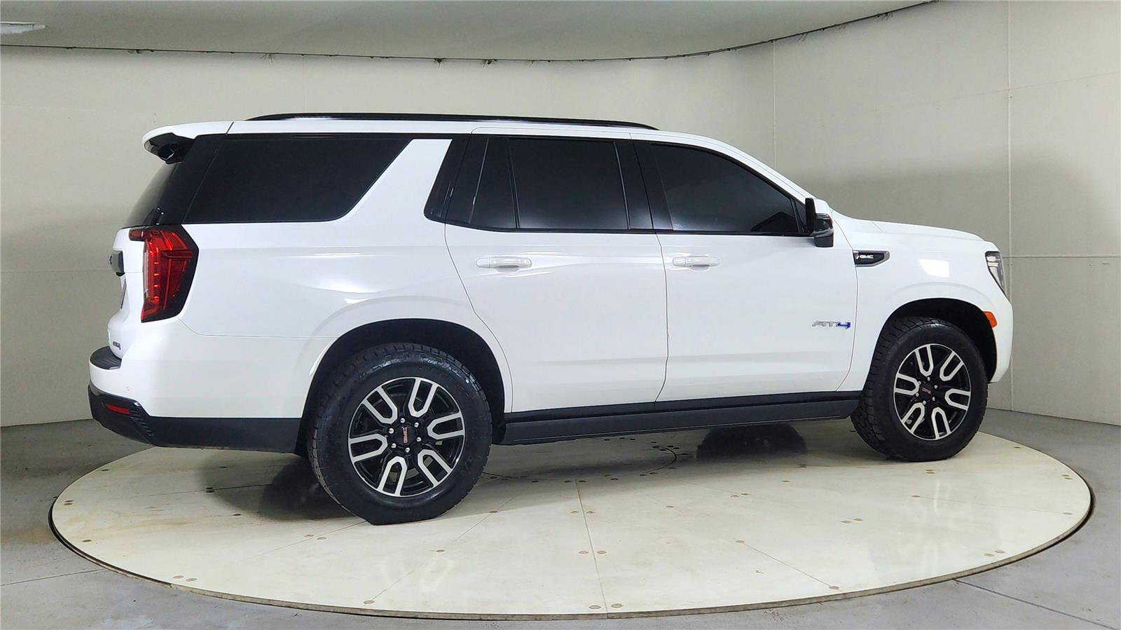 Used 2021 GMC Yukon AT4 w/ AT4 Premium Plus Package image 7