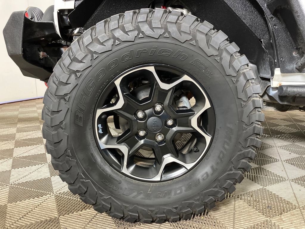 Used 2014 Jeep Wrangler Unlimited Rubicon w/ Connectivity Group image 13