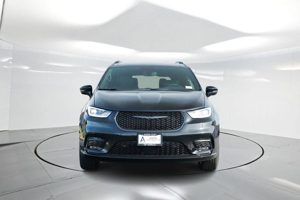 New 2026 Chrysler Pacifica Limited image 4