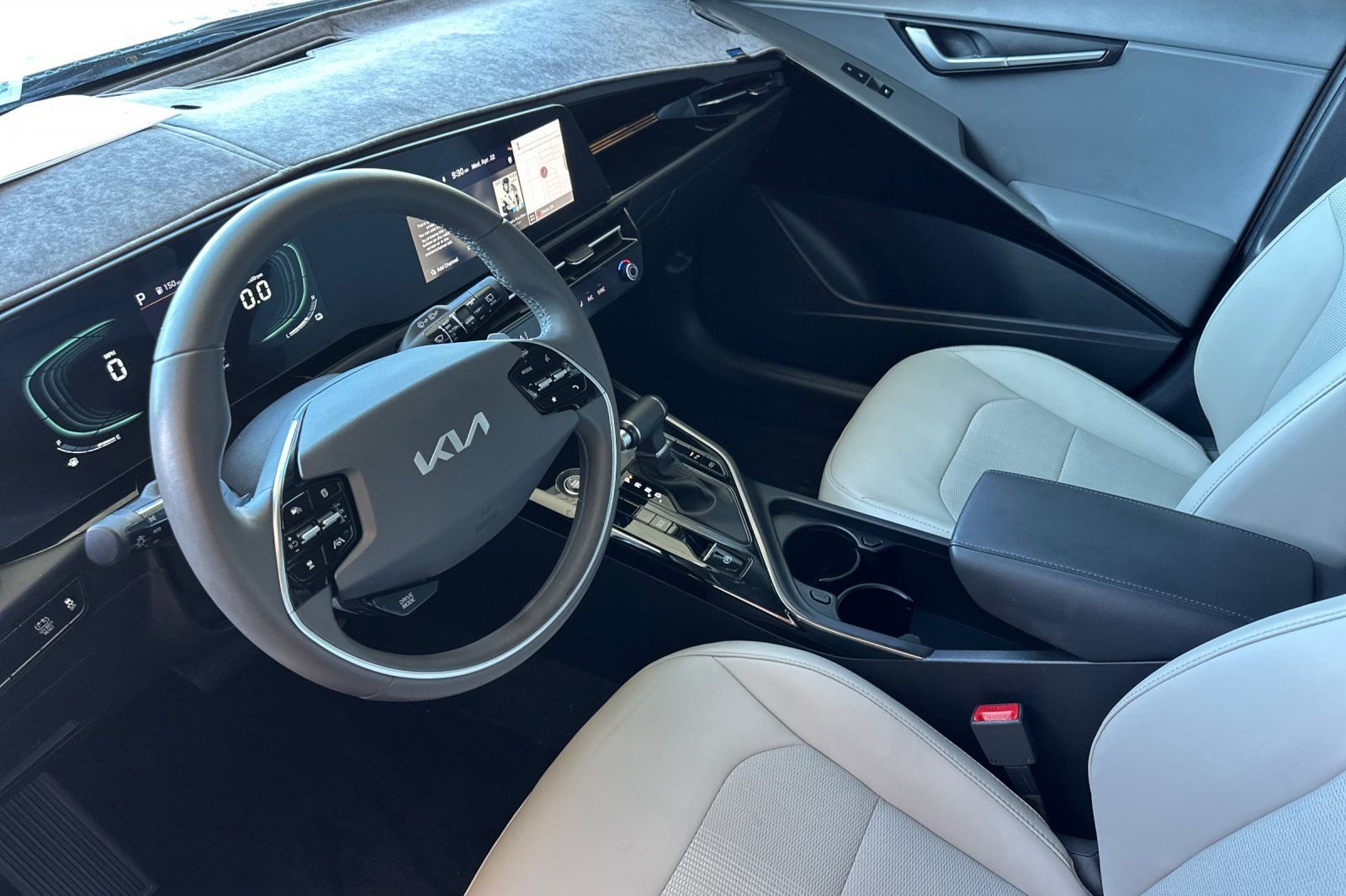 Used 2023 Kia Niro EX image 10