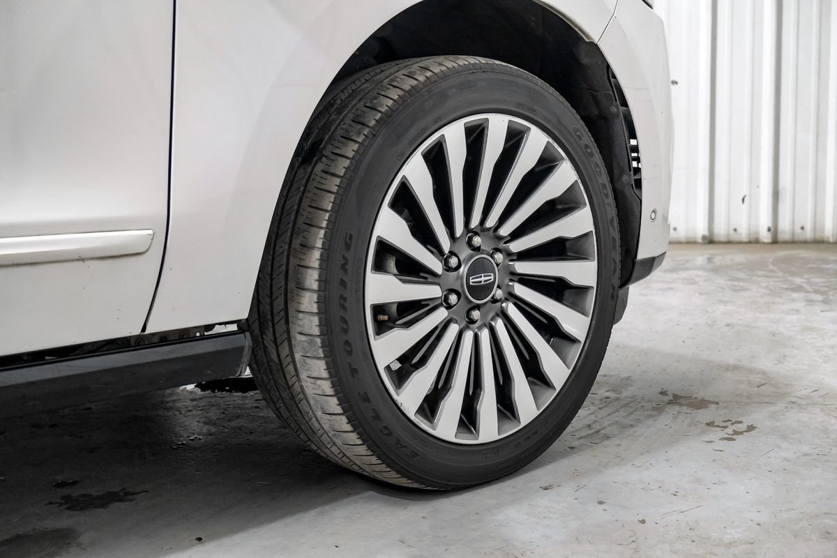 Used 2020 Lincoln Navigator L Reserve w/ Luxury Package RWD image 65