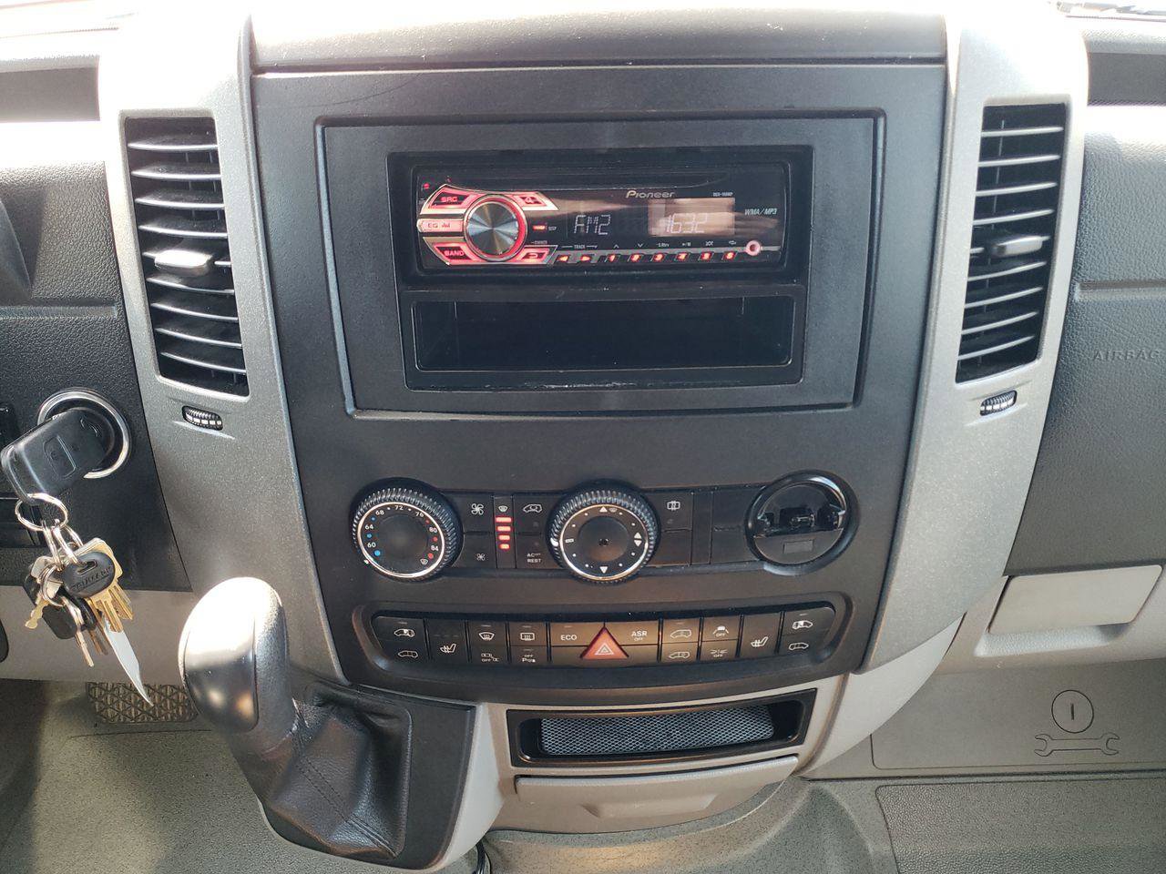 Used 2008 Freightliner Sprinter 3500 image 9