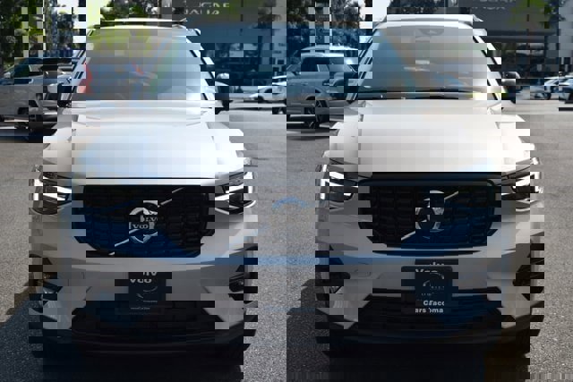 Used 2025 Volvo XC40 B5 Plus w/ Climate Package image 11