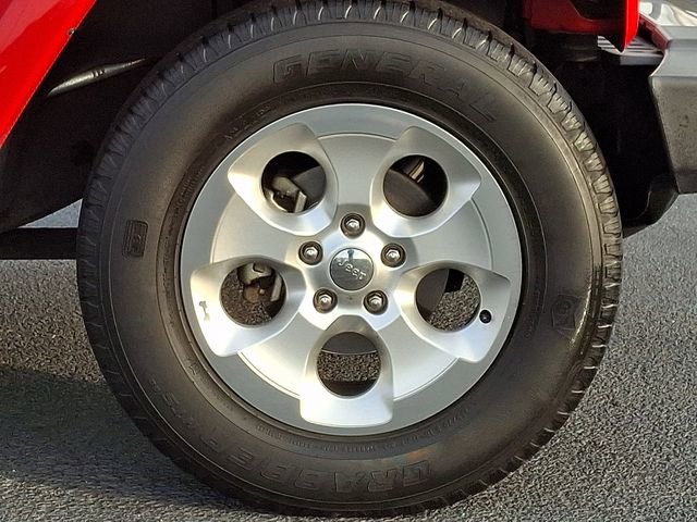 Used 2015 Jeep Wrangler Unlimited Sahara w/ Connectivity Group image 11