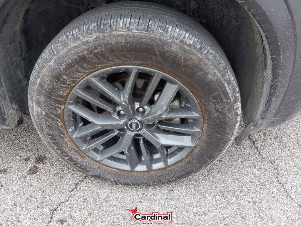 Used 2023 Nissan Rogue S image 2