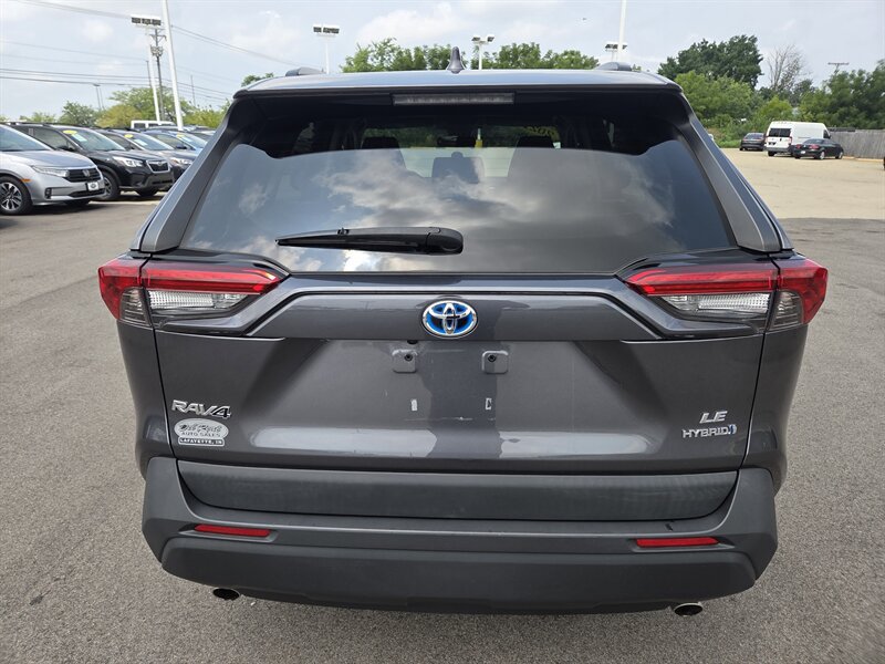 Used 2021 Toyota RAV4 LE AWD/4WD image 4