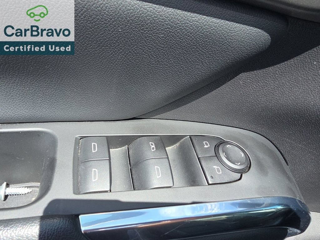 Used 2025 Chevrolet Traverse LT FWD image 10