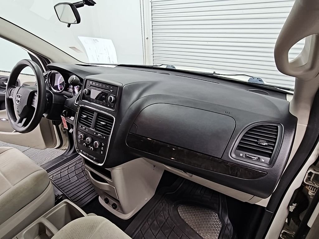 Used 2013 Dodge Grand Caravan SE image 28