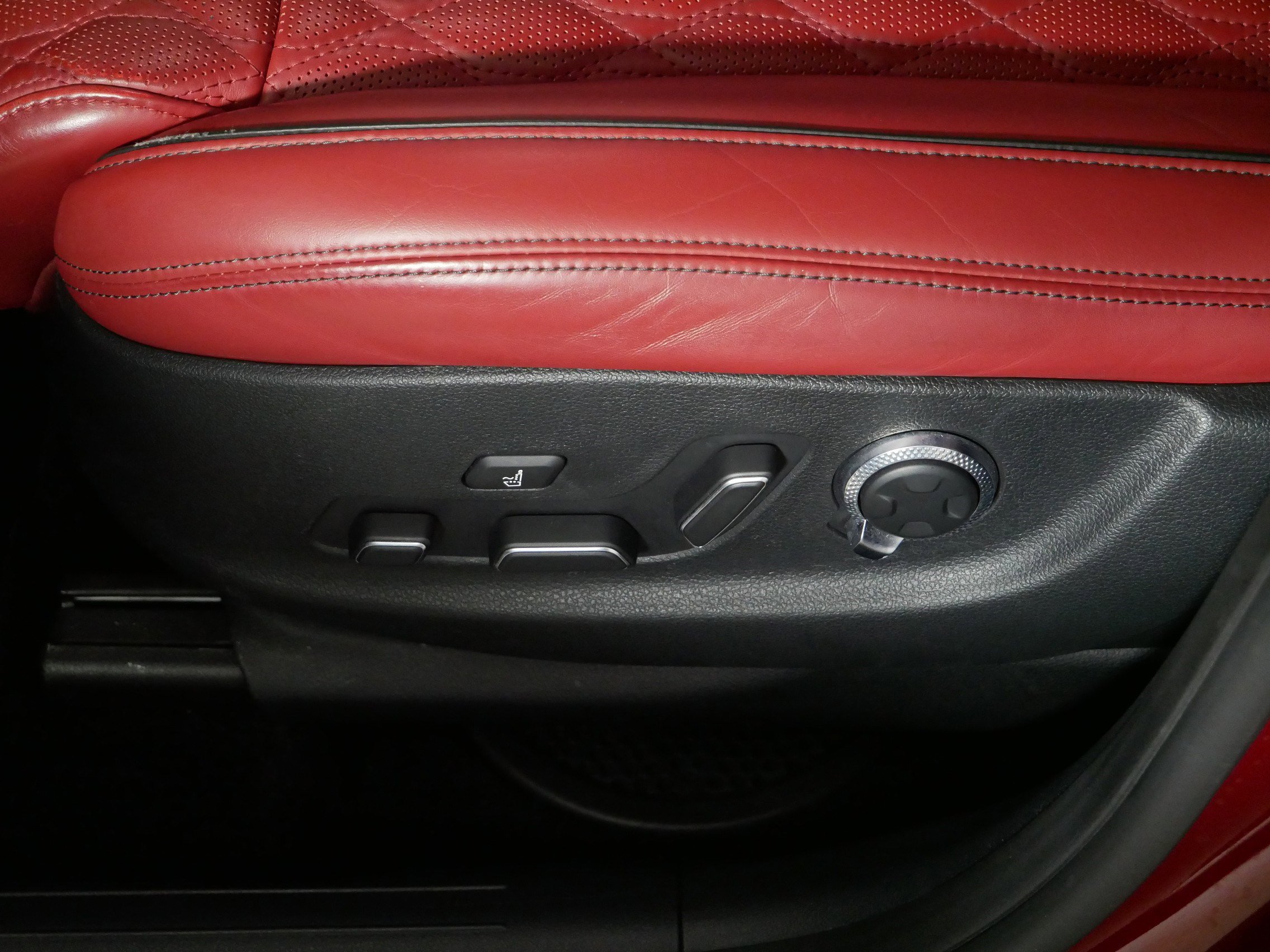 Used 2023 Genesis GV70 3.5T Sport w/ Sport Prestige Package image 20