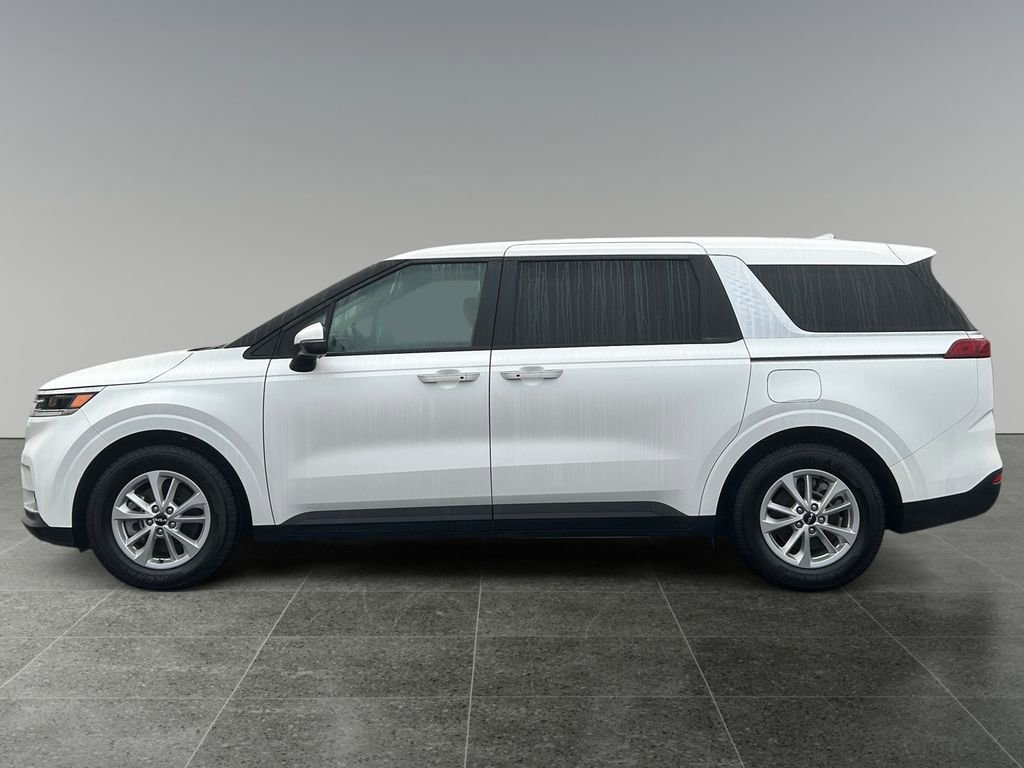 Used 2024 Kia Carnival LX image 4