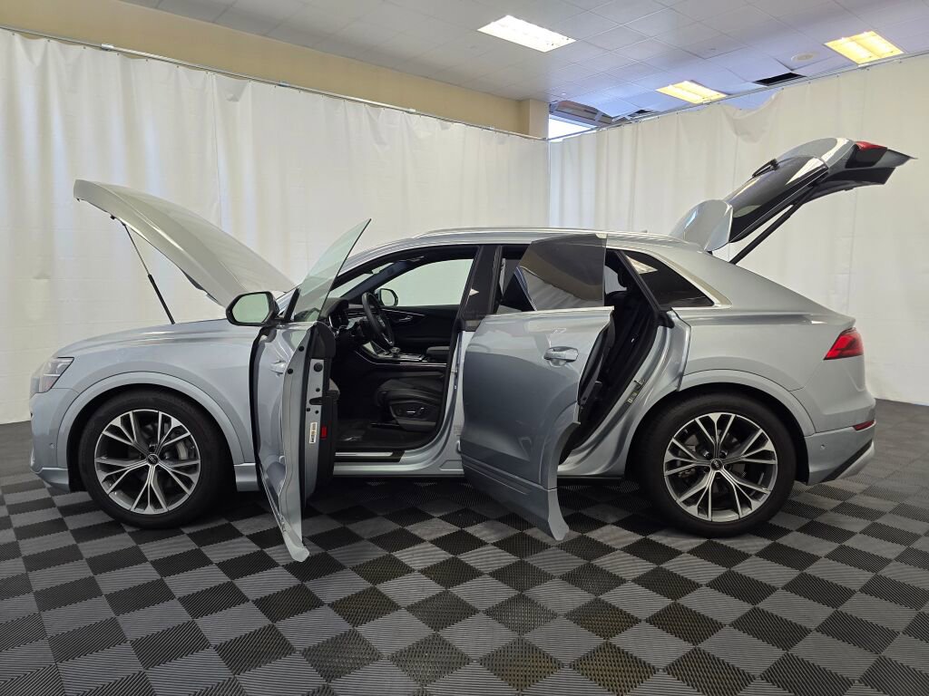 Used 2024 Audi Q8 Prestige w/ Prestige Package image 12