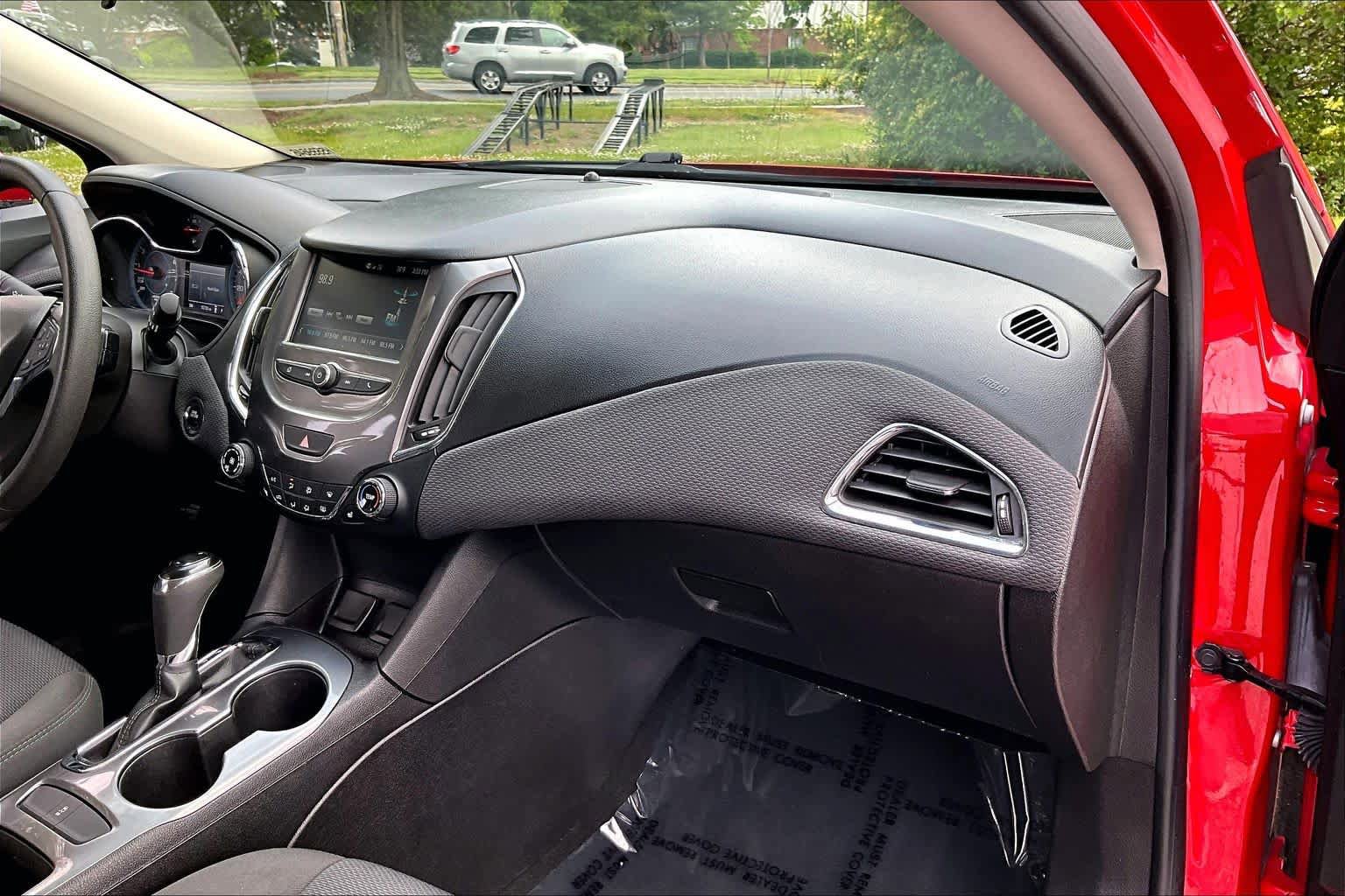 Used 2017 Chevrolet Cruze LT w/ Convenience Package FWD image 18
