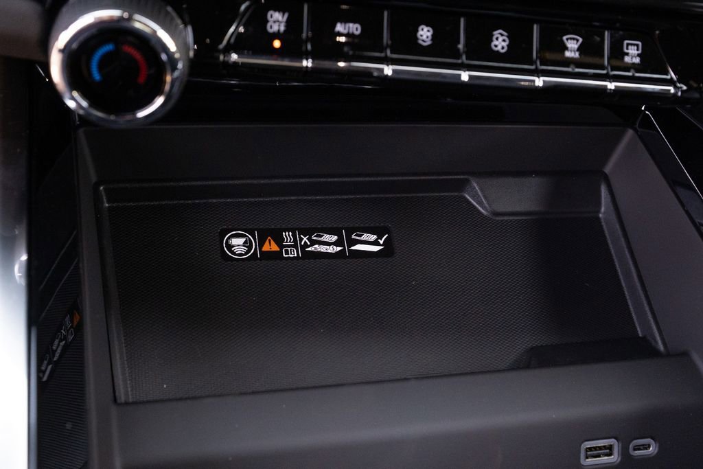 New 2025 Chevrolet Suburban Premier w/ Sun And Tow Package image 28