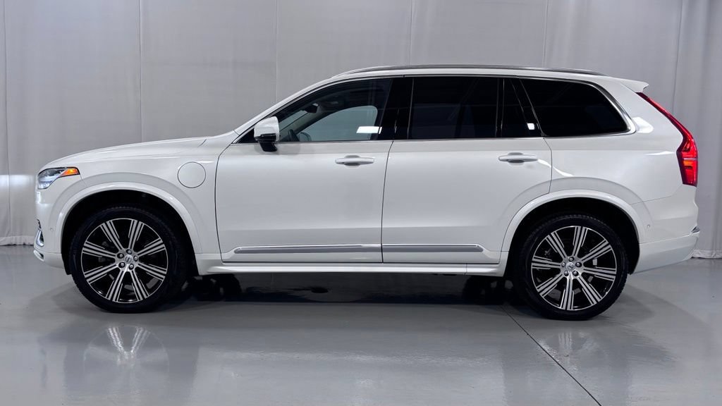 Certified 2025 Volvo XC90 T8 Plus w/ Protection Package Premier AWD/4WD image 9