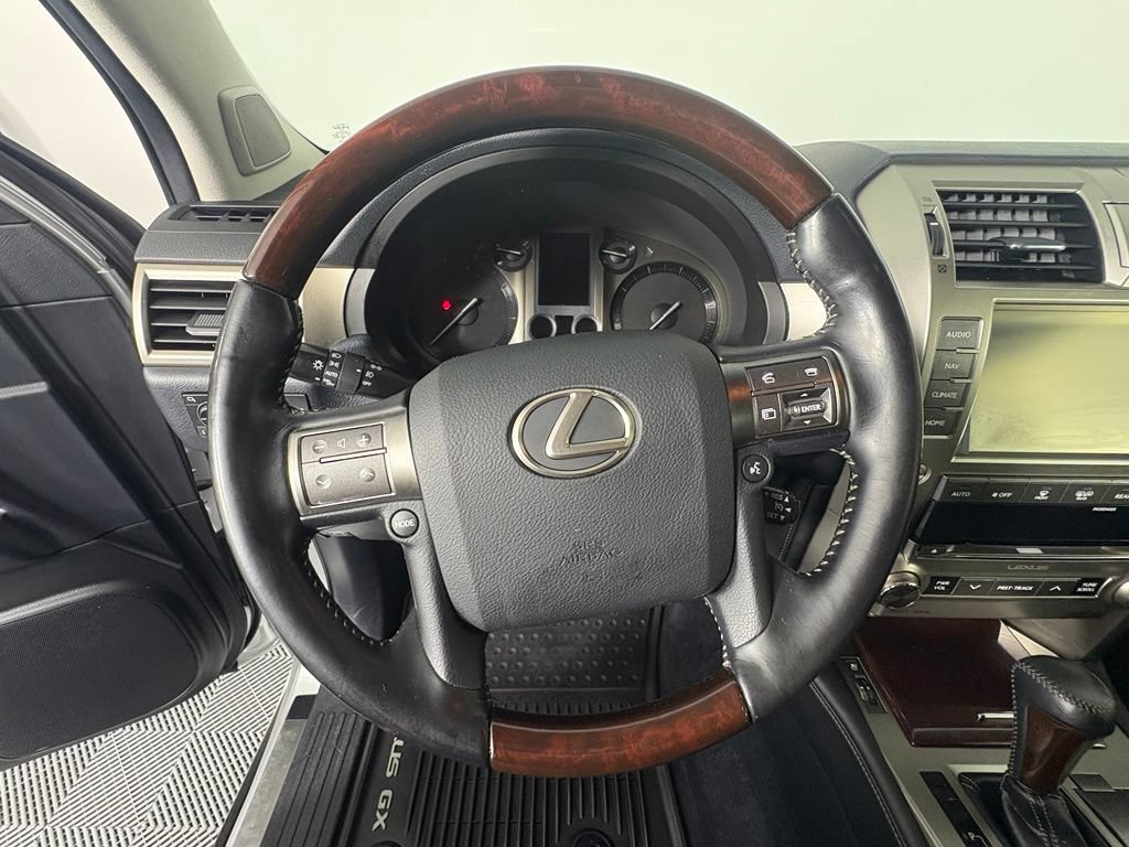Used 2018 Lexus GX 460 Premium w/ Premium Package AWD/4WD image 2