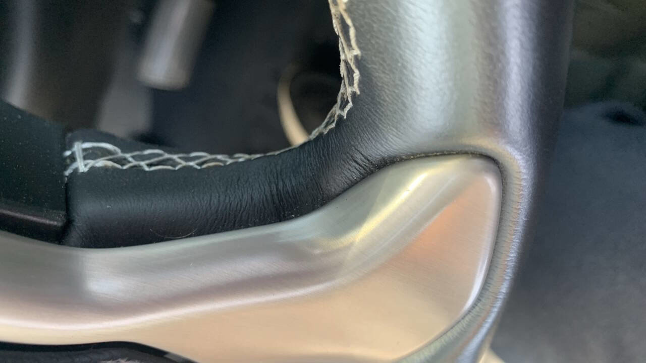 Used 2015 GMC Sierra 2500 Denali w/ Duramax Plus Package AWD/4WD image 32