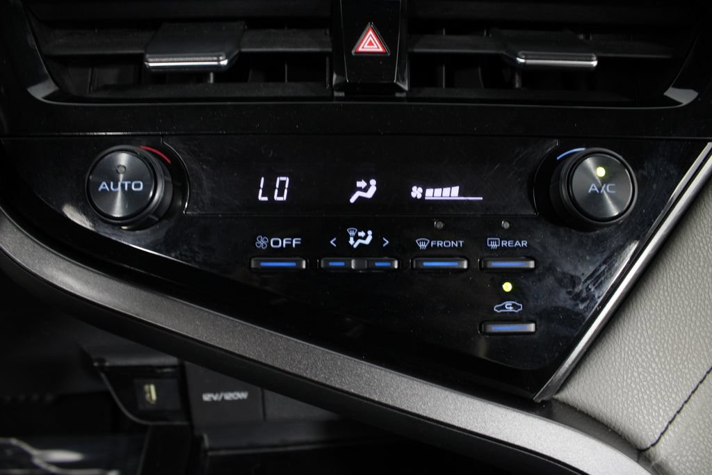 Used 2021 Toyota Camry SE FWD image 6
