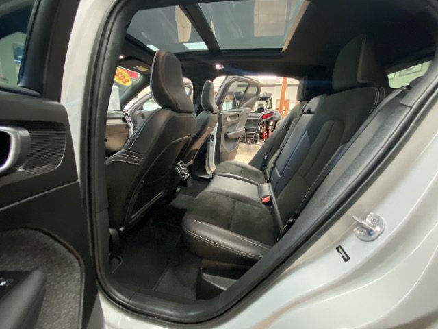 Used 2022 Volvo XC40 T5 R-Design AWD/4WD image 16