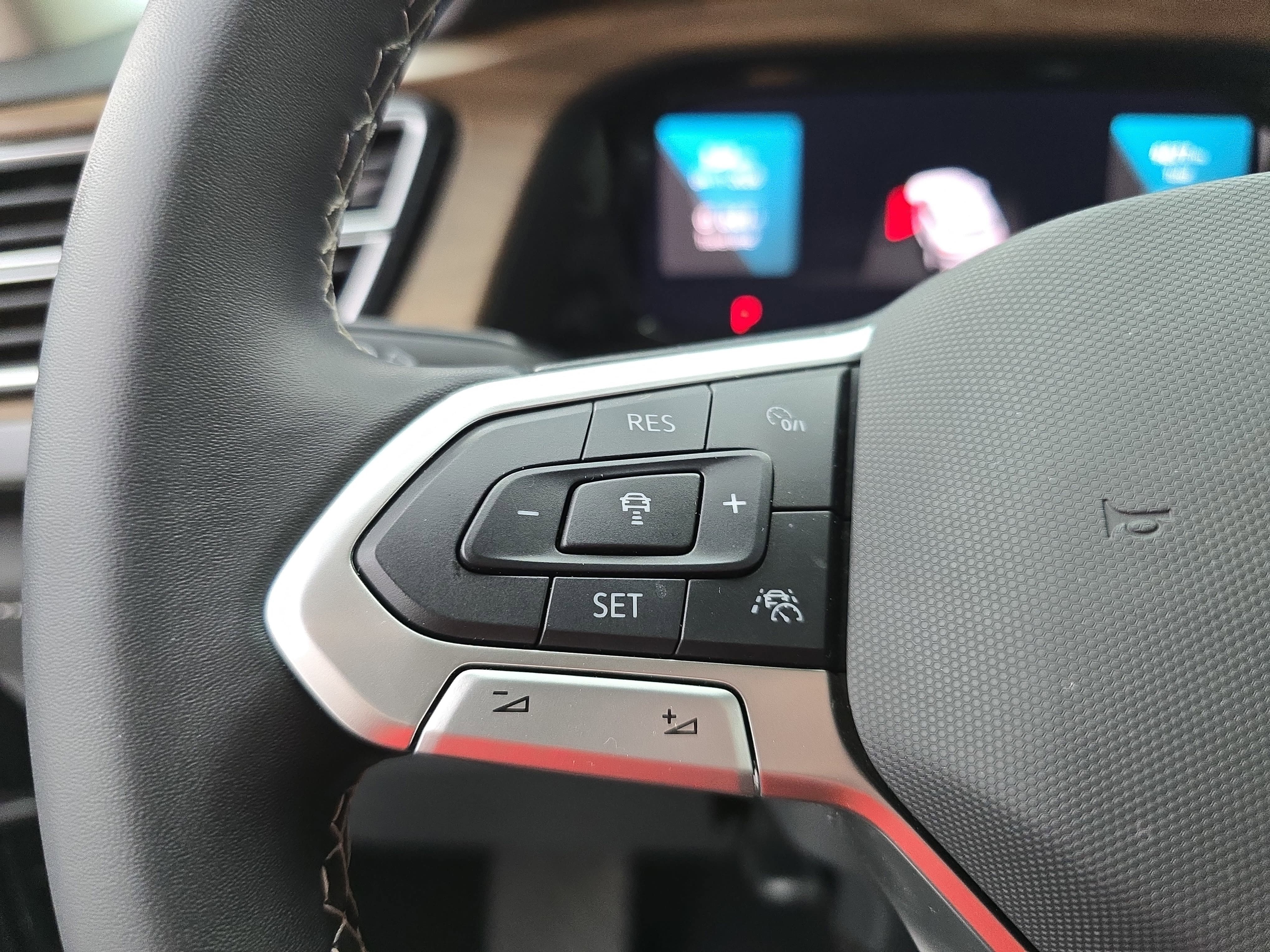 Used 2025 Volkswagen Atlas SE w/ Panoramic Sunroof Package image 18