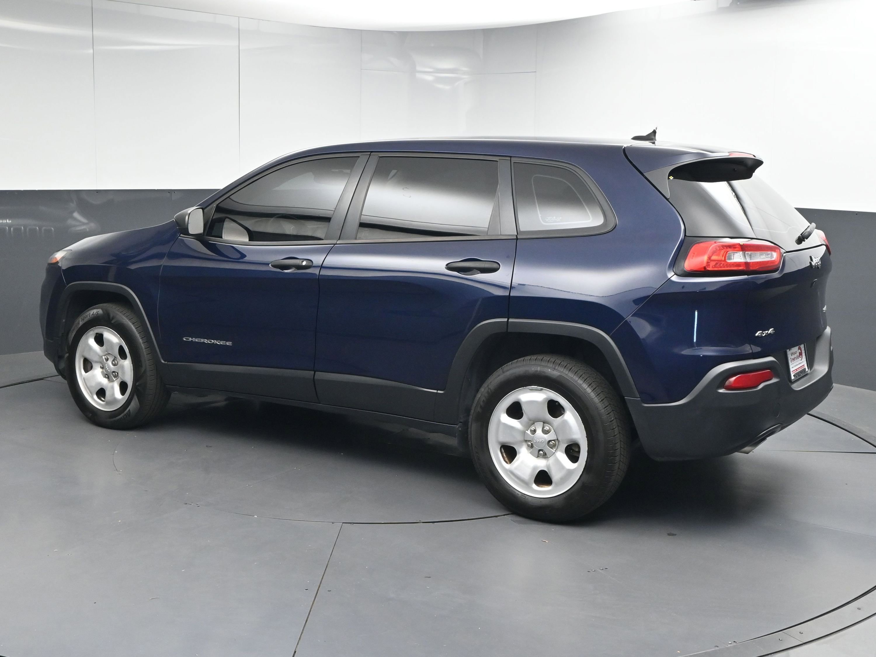 Used 2016 Jeep Cherokee Sport image 6