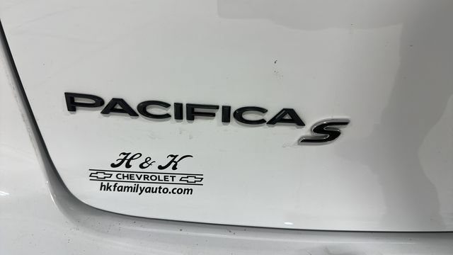 Used 2024 Chrysler Pacifica Limited FWD image 35