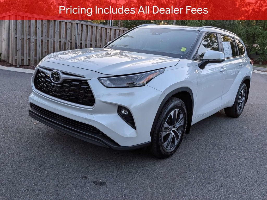 Used 2024 Toyota Highlander XLE FWD image 9