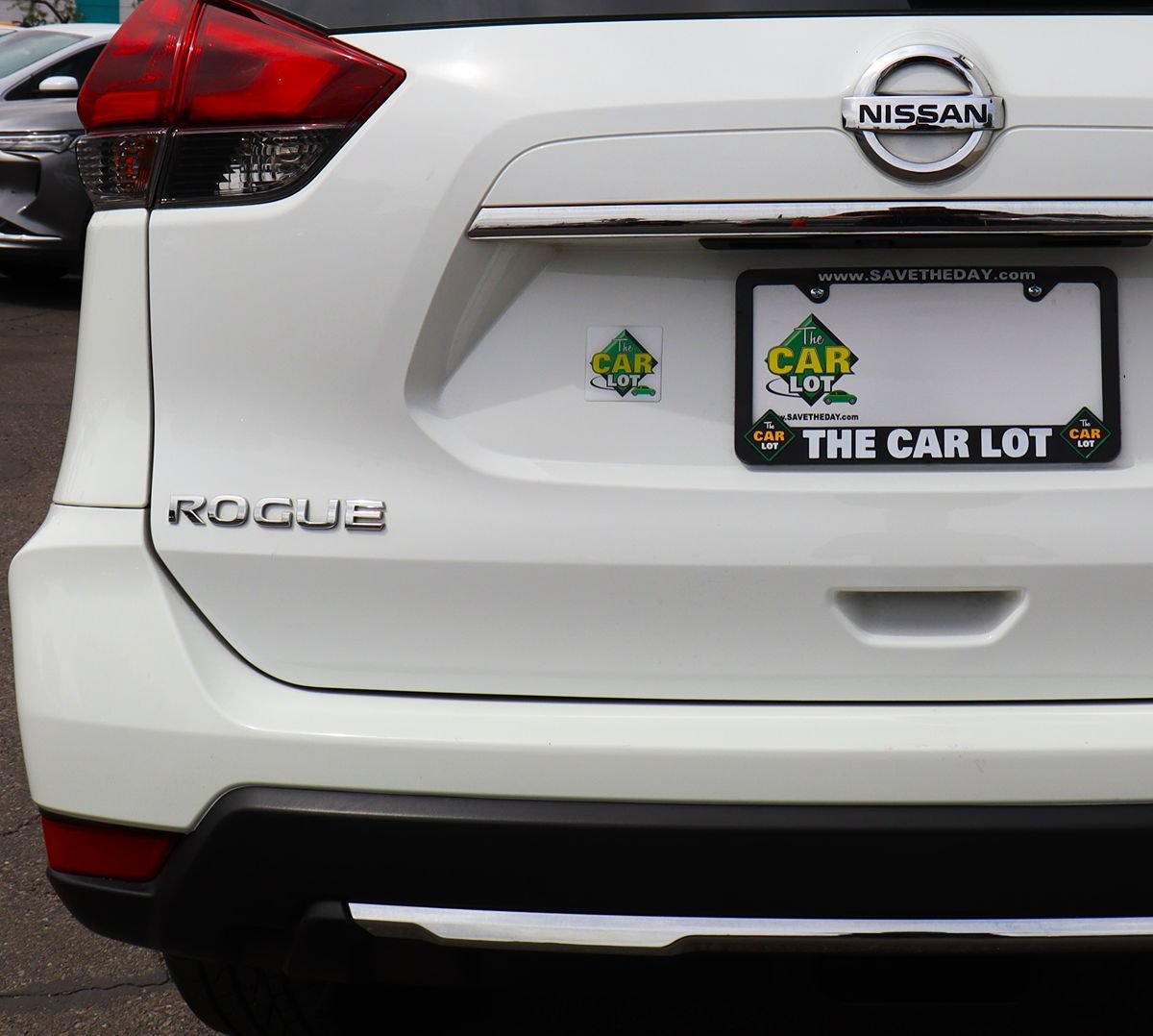 Used 2018 Nissan Rogue S FWD image 19