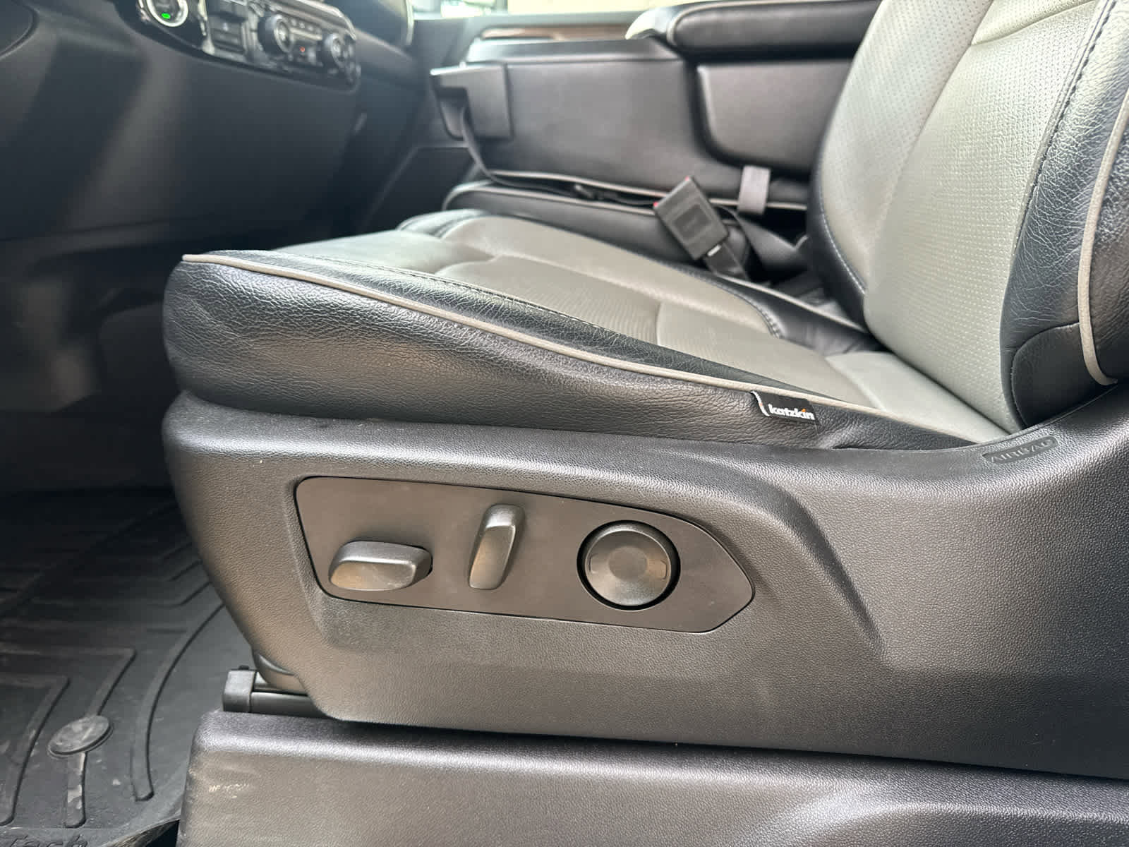 Used 2024 Chevrolet Silverado 2500 LT w/ Convenience Package image 14