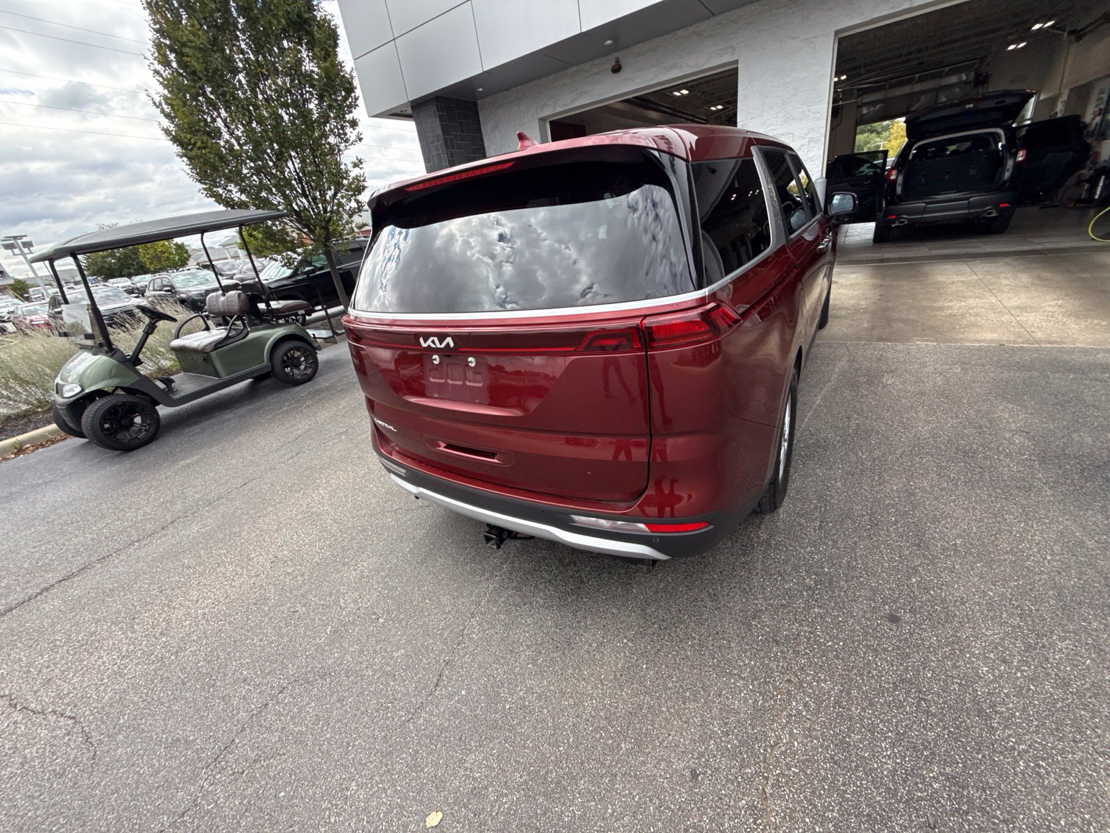 Used 2024 Kia Carnival LX FWD image 20