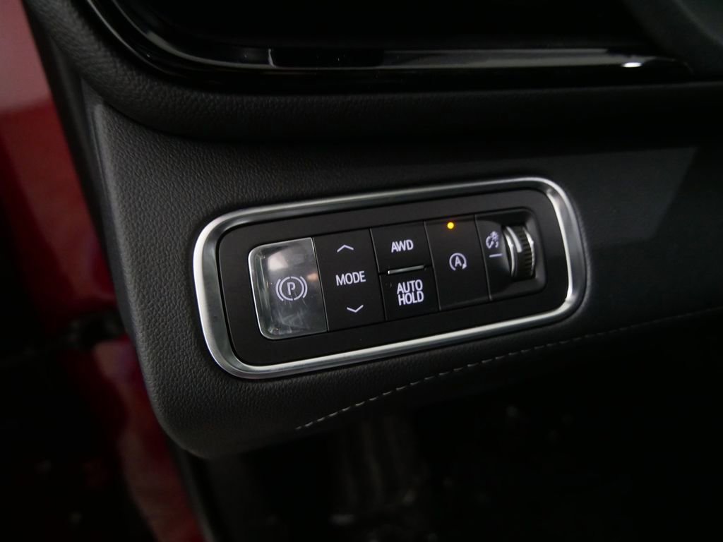 Used 2025 Buick Enclave Avenir w/ Trailering Package, 5000 lbs. image 17