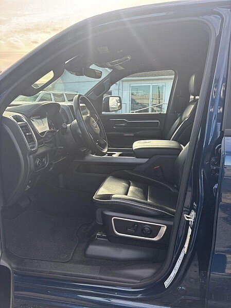 Used 2024 RAM 1500 Laramie AWD/4WD image 28