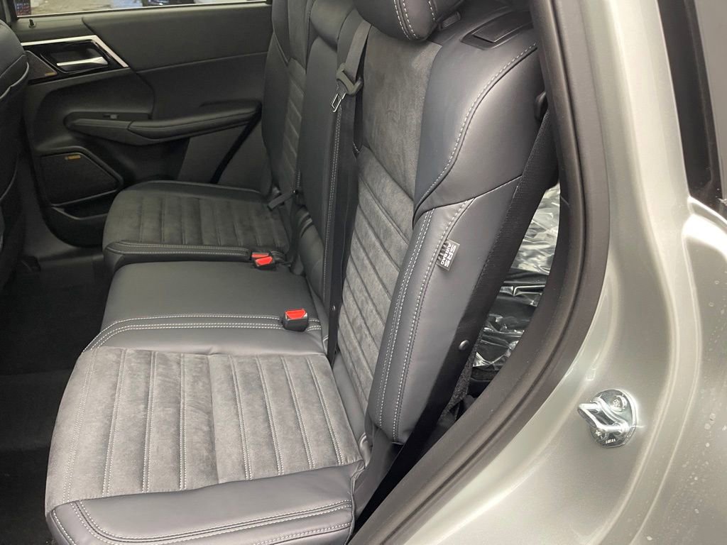 New 2025 Mitsubishi Outlander SE image 23