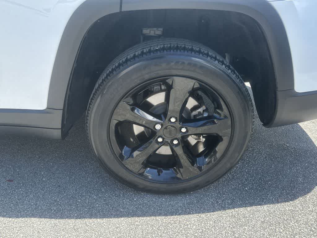 Used 2024 Jeep Grand Cherokee L Altitude RWD image 10