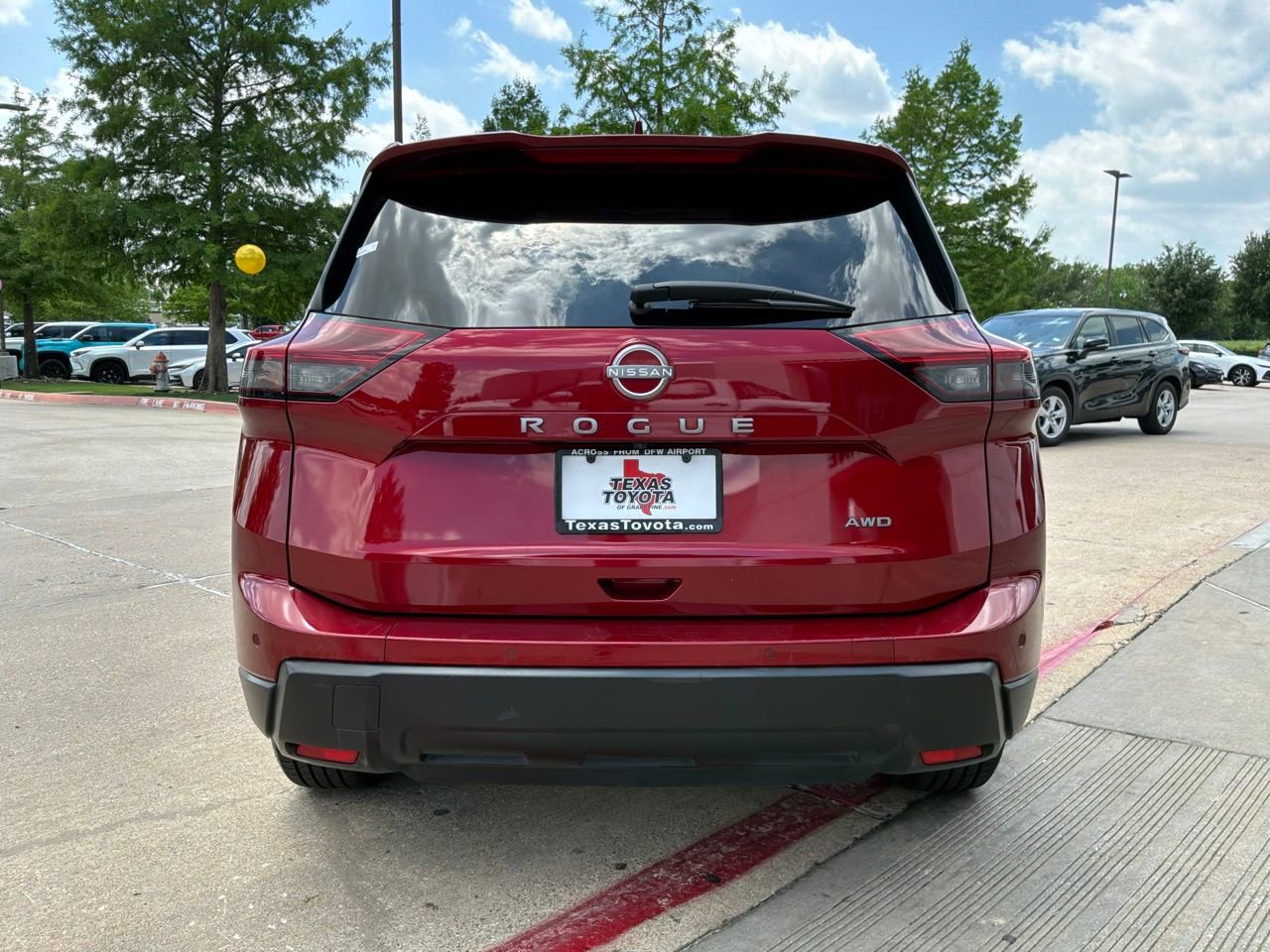 Used 2025 Nissan Rogue SV AWD/4WD image 7