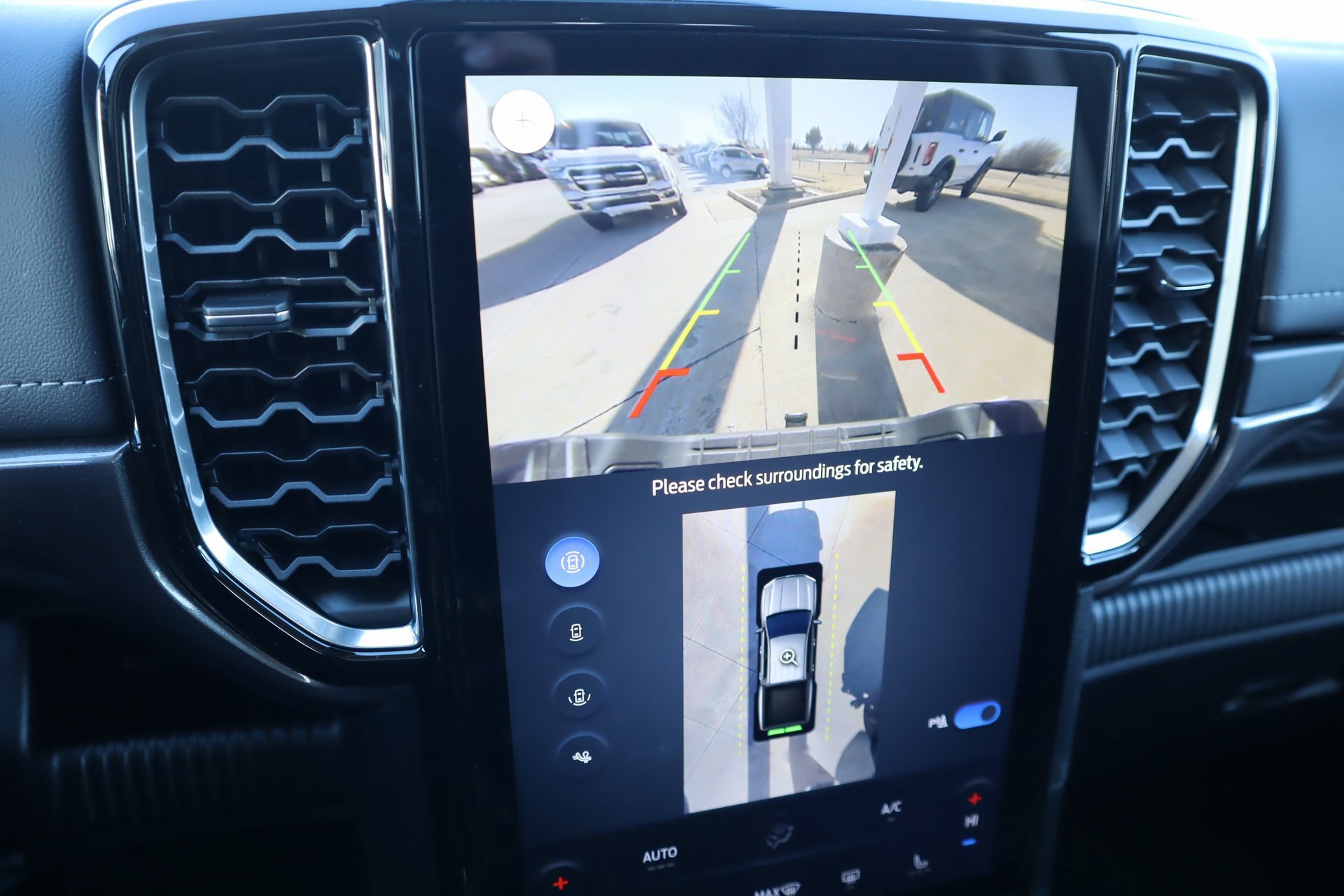 New 2025 Ford Ranger Lariat w/ FX4 Off-Road Package image 8