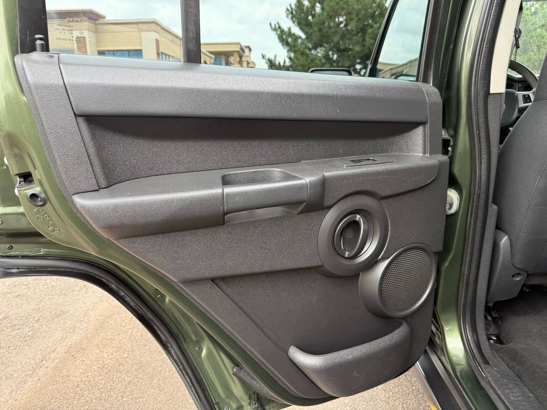 Used 2008 Jeep Commander Sport image 16