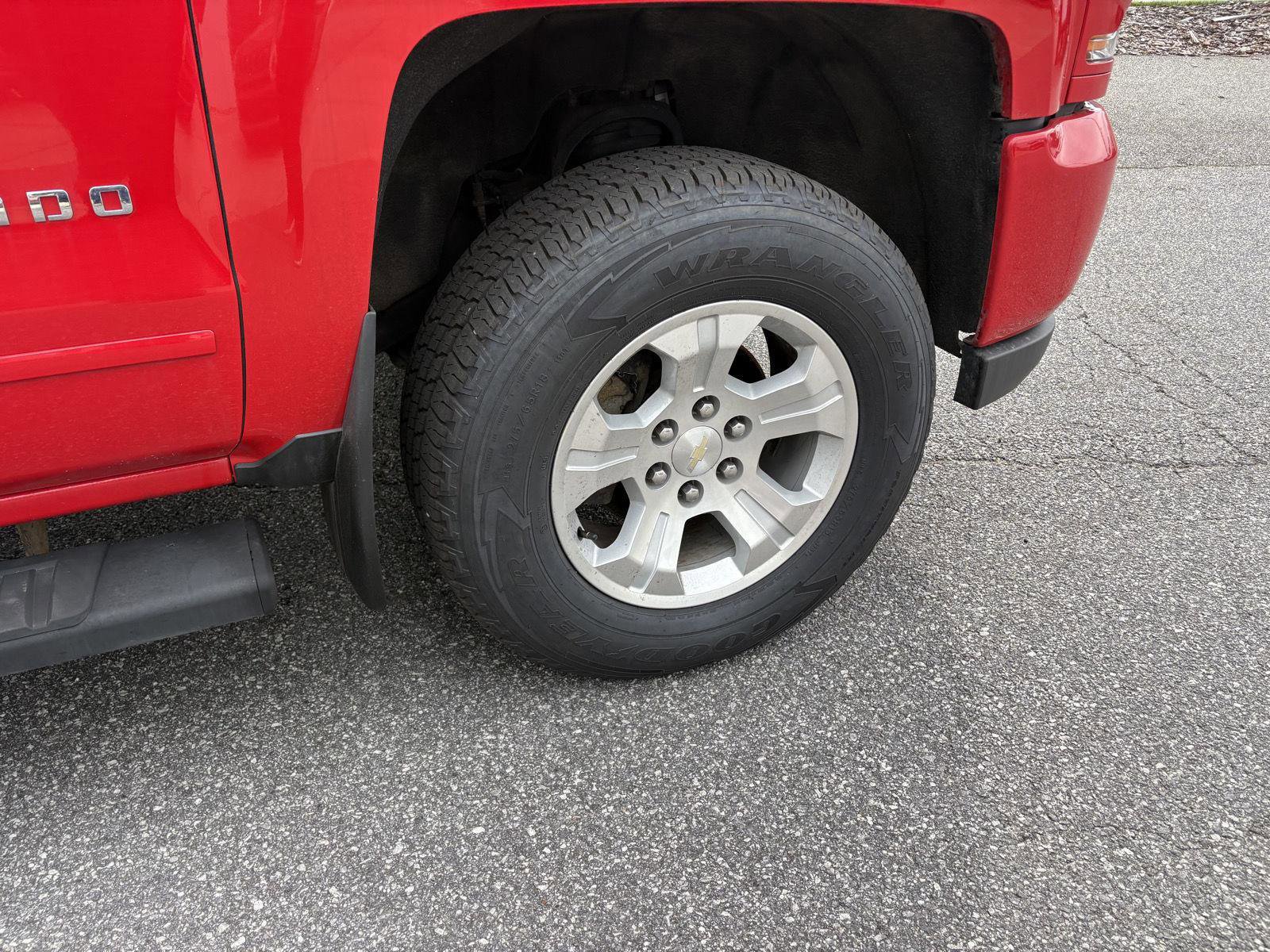 Used 2018 Chevrolet Silverado 1500 LT w/ All Star Edition AWD/4WD image 5