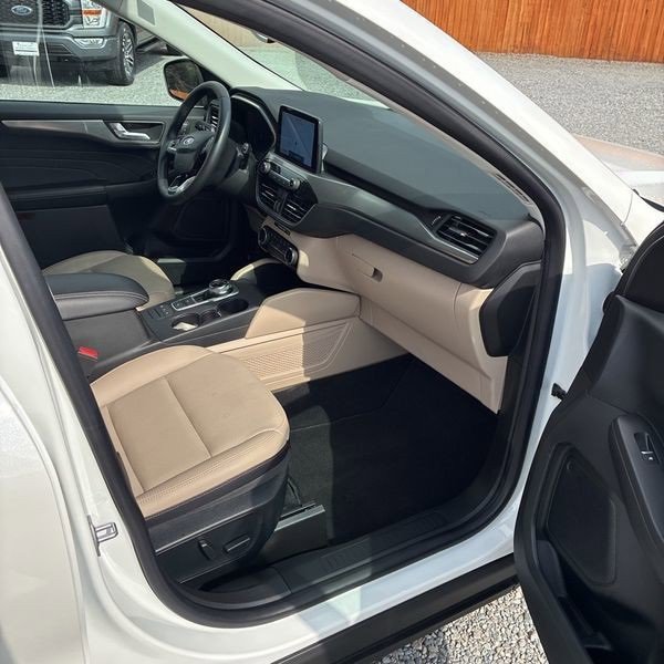 Used 2022 Ford Escape Titanium image 13