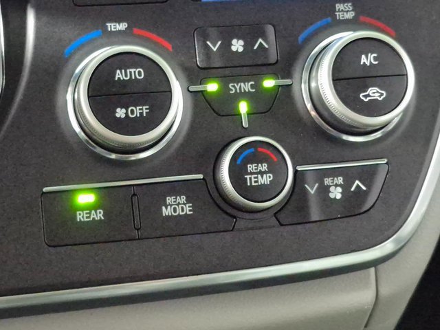 Used 2017 Toyota Sienna XLE image 27