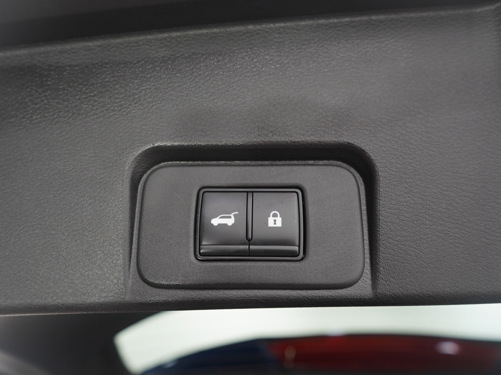 Used 2025 Nissan Rogue SV image 11