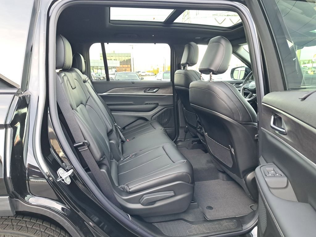 New 2025 Jeep Grand Cherokee L Limited w/ Luxury Tech Group II image 15